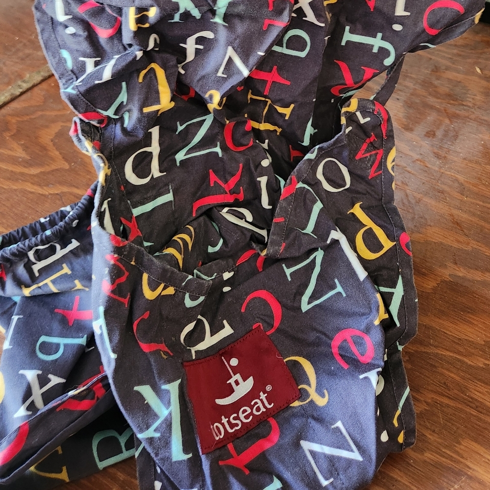 Totseat Alphabet Print Travel Seat